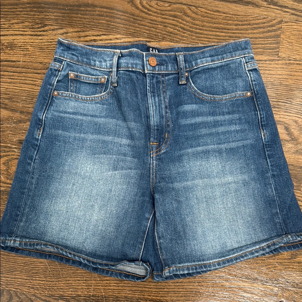 GAP High Rise 4” shorts size 27